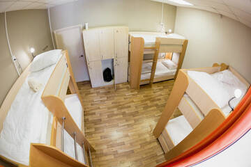Кровать в общем мужском  6-местном номере в Хостеле Z Hostel